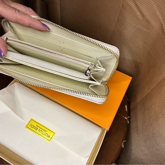 Checkered Wallet - Picture 2 of 6